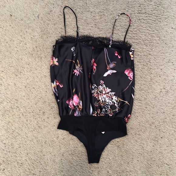 Bodysuit with back cut out - Picture 2 of 3